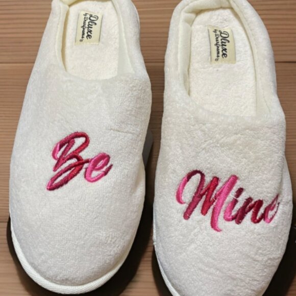 Dluxe by Dearfoams Women’s Be Mine Slide Slippers Ivory - Size M (7-8) - Picture 1 of 2